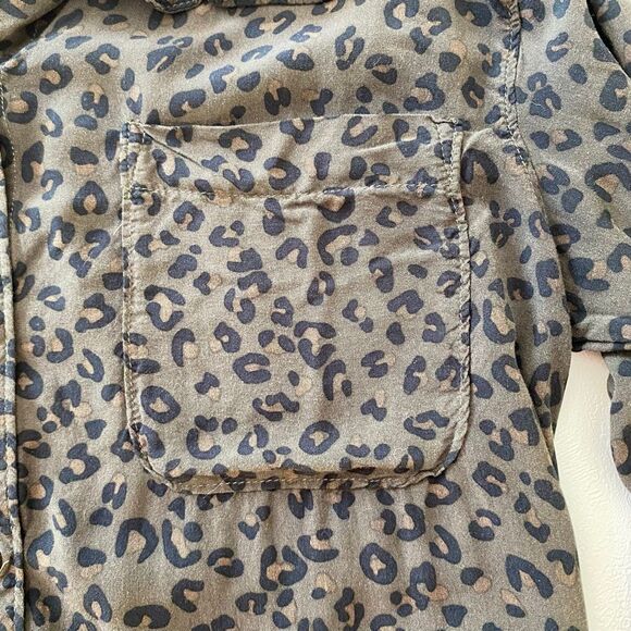 Abercrombie & Fitch Leopard Print Button Down Shirt Women’s Small - Picture 6 of 9
